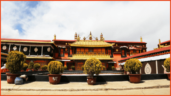 Travel to Jokhang Temple in Tibet