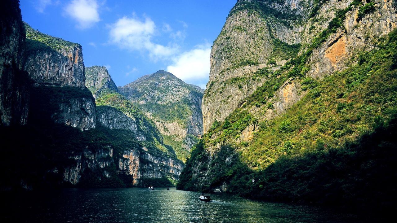 Embarking on a Yangtze River cruise tour