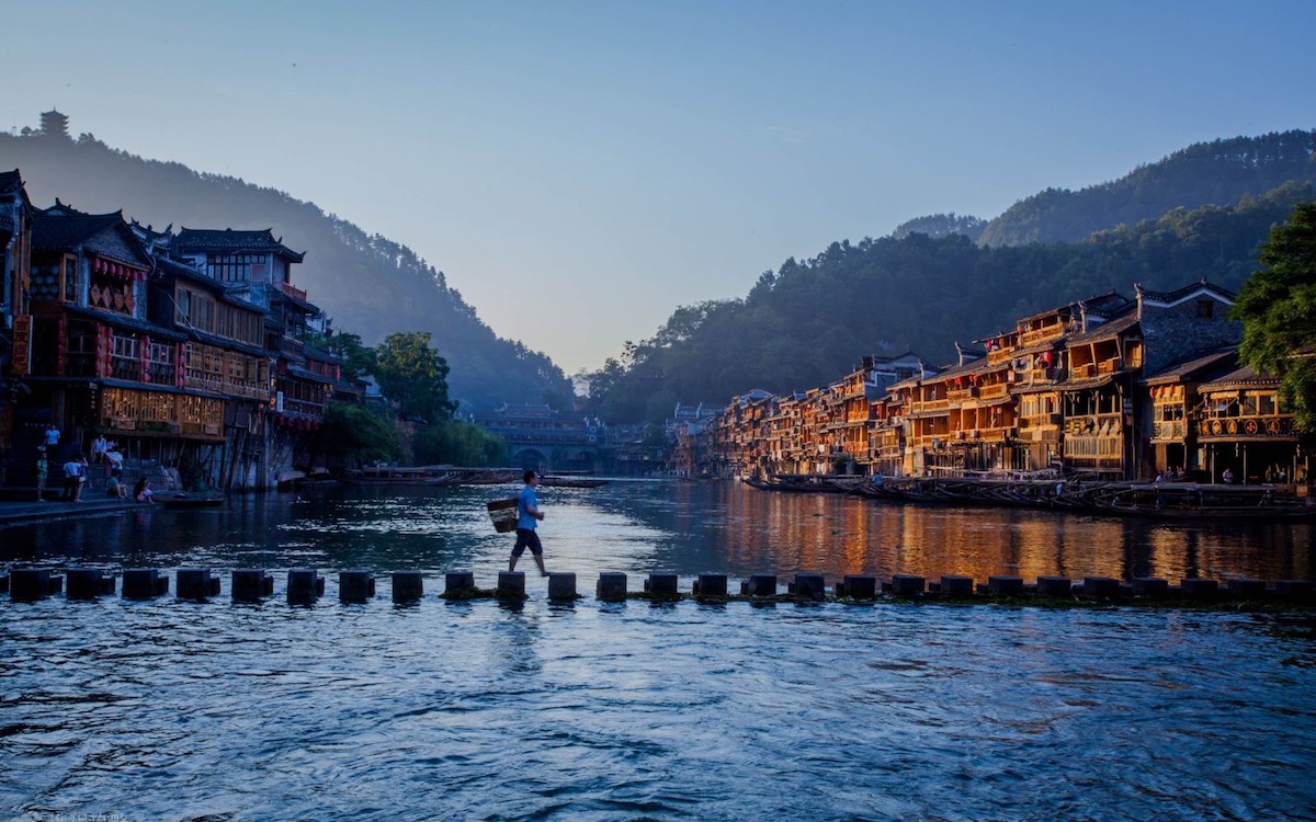 Fenghuang ancient town leaping rock