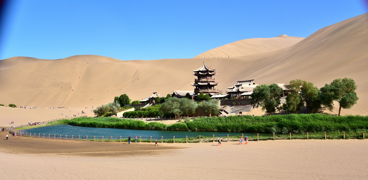 Dunhuang's Crescent Lake on the Silk Road Tour