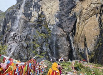 yubeng-sacred-waterfall-hiking