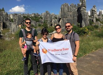 Rita Family Took Photos in the Stone Forest