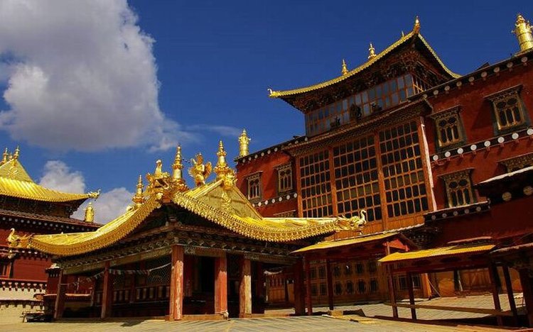 Ganden Sumtseling Monastery Shangri-la 01