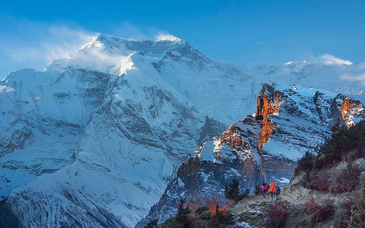 Snow-capped peaks Annapurna trek