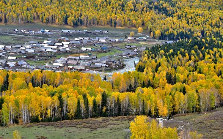 Hemu Village on Kanas Lake along a Xinjiang Tour 