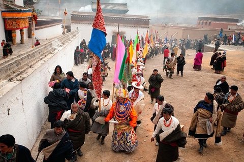 Jelwery show parade at Xicang monastery