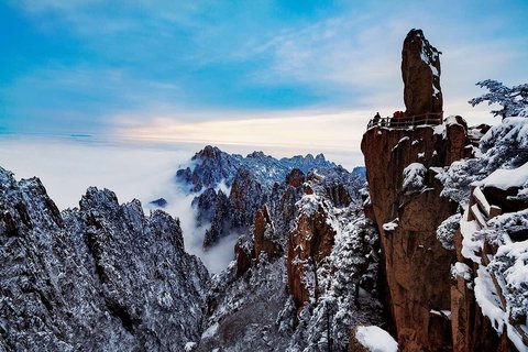 flying-over-rock-mount-huangshan-winter