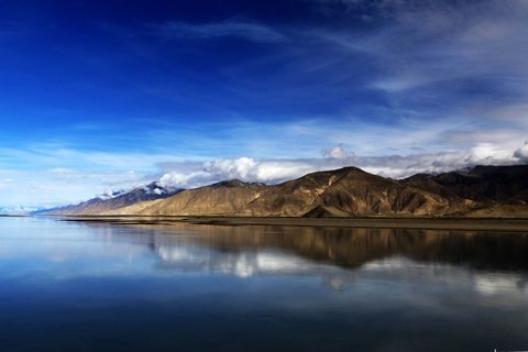 Yamdrok Lake in Tibet tour