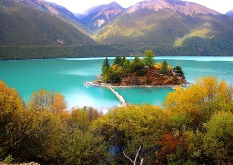 a beautiful picture about Basum-Sto Lake in Tibet