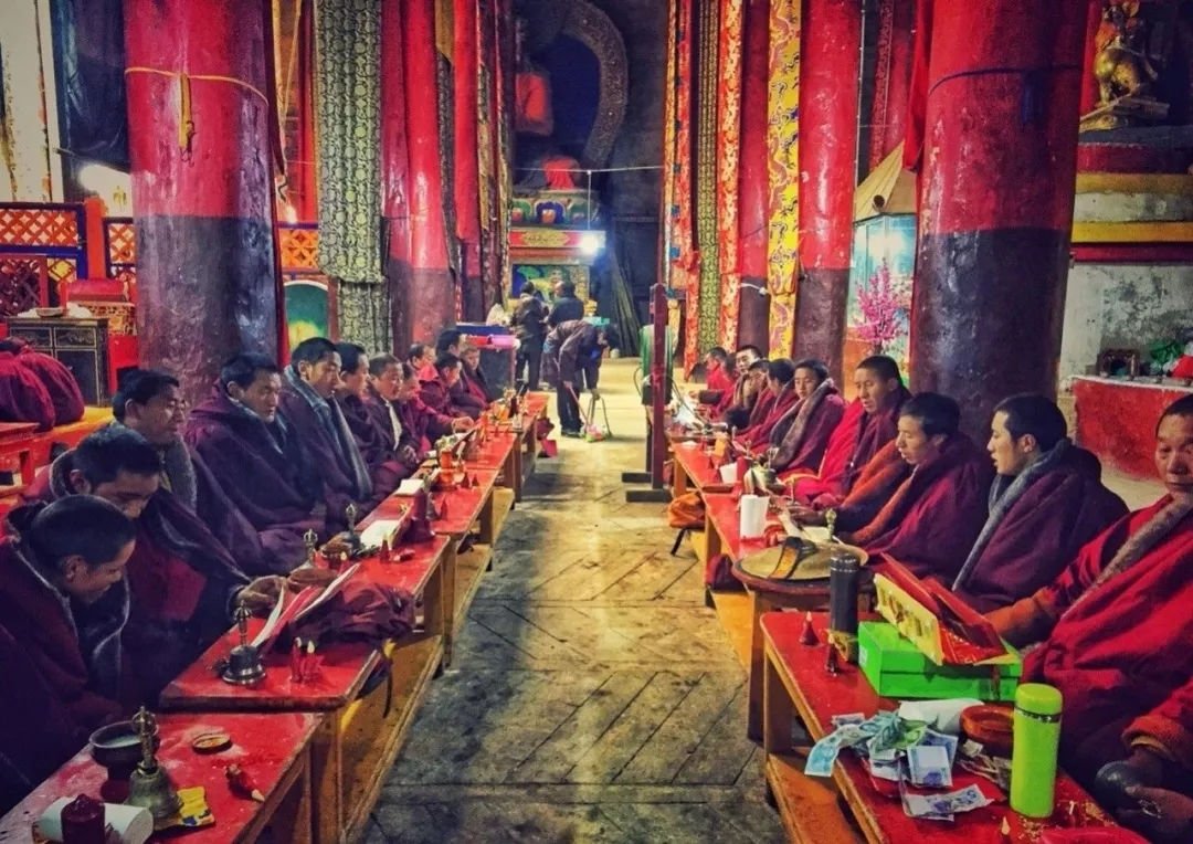 Riwoche monastery lamas