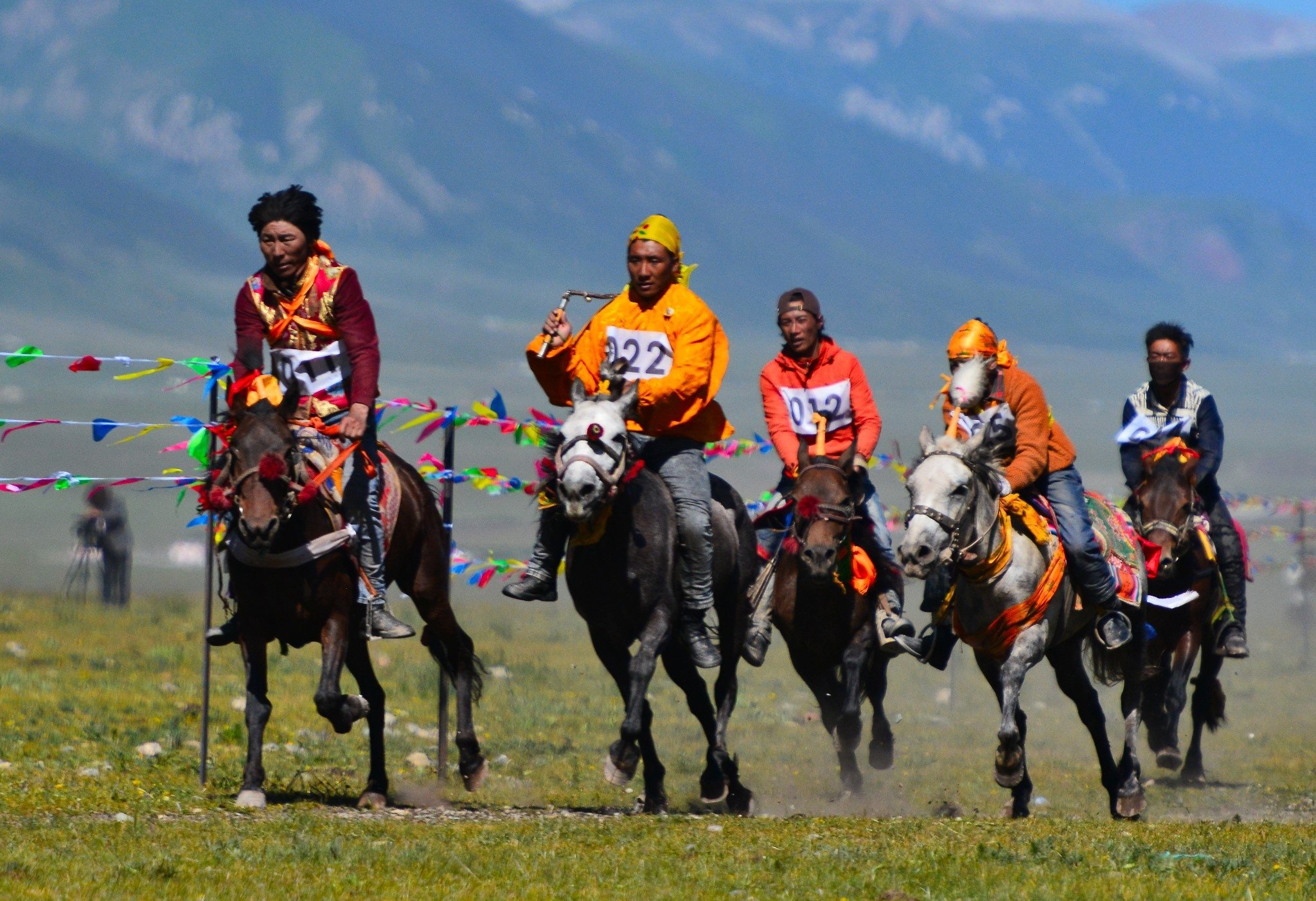 Visit the Yushu Horse Racing Festival