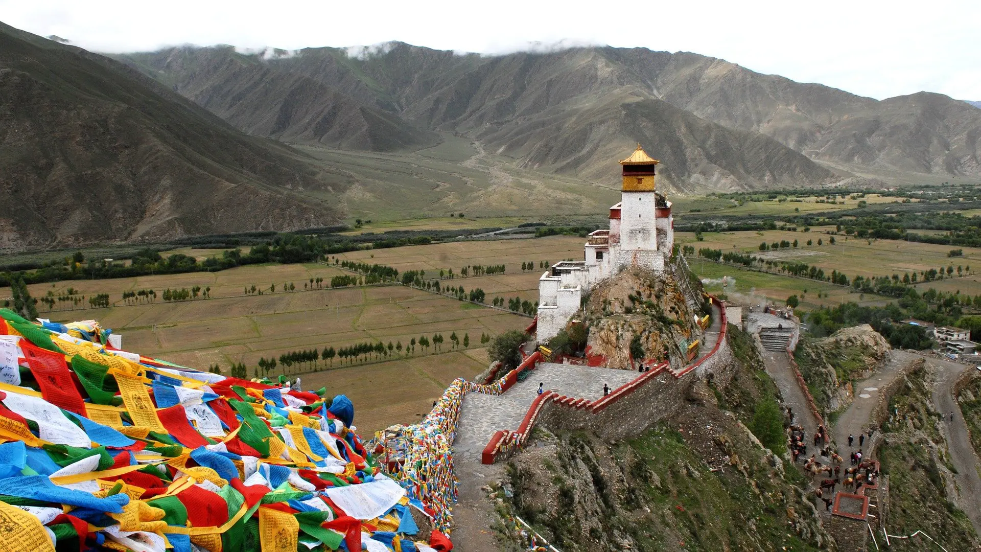 yungbulakang-Palace-Yarlung-Valley-Tibet