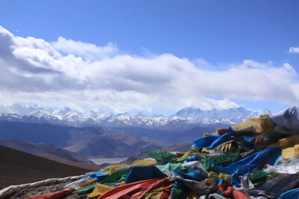Stunning views of Himalaya mountain ranges at Pangla pass on the way to Rongbuk