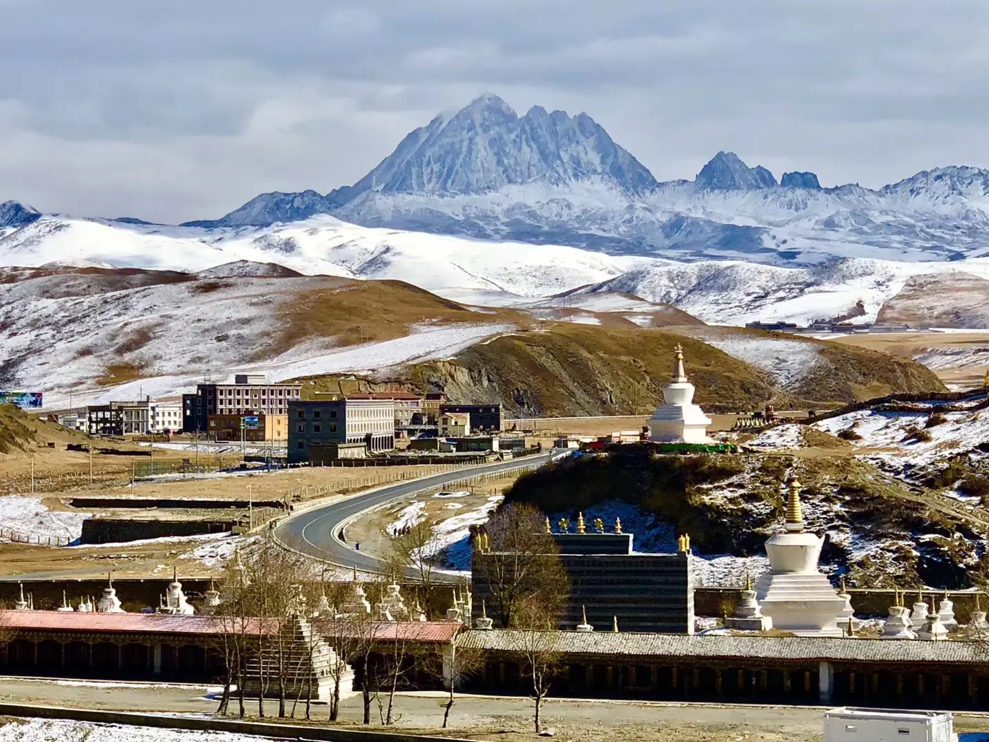 yala-holy-mountain-views-Tagong-grassland