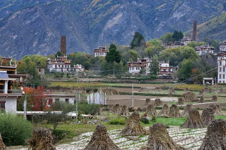 Zhonglu Tibetan village in danba