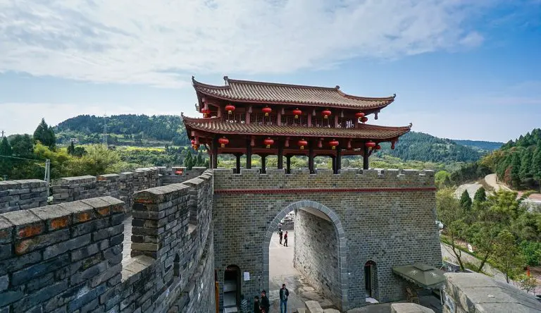 Golden Dragon Great Wall Section Luodai