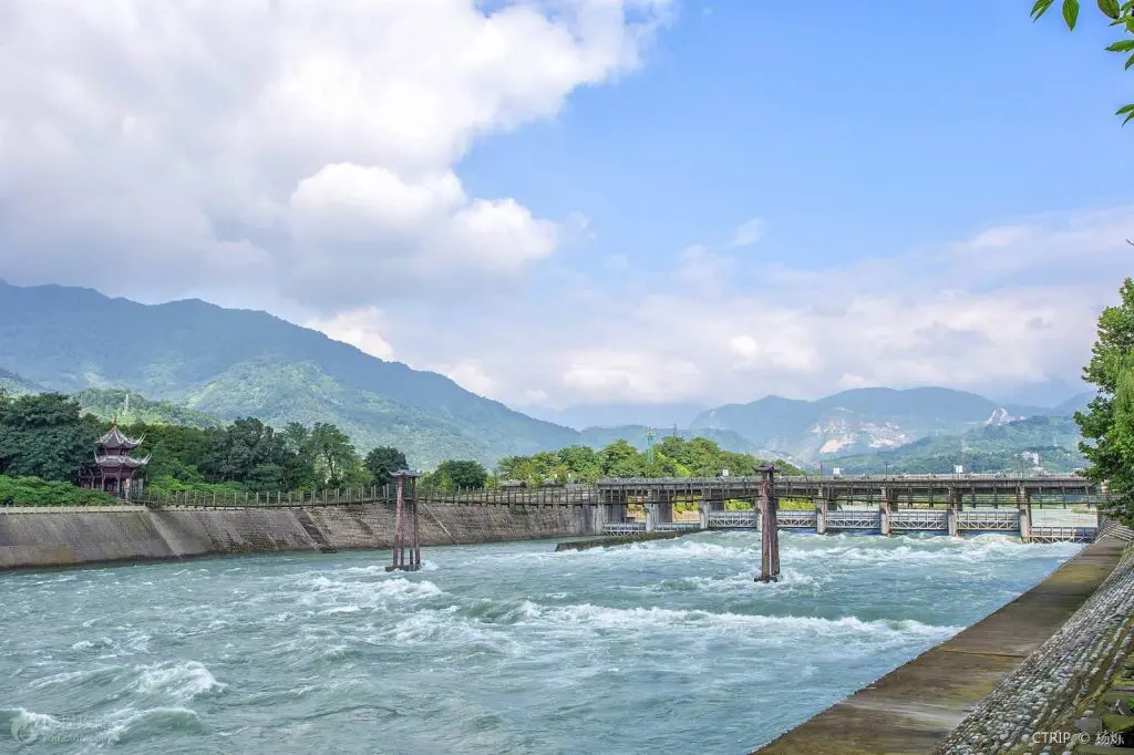 Dujiangyan Irrigation System is on the way Sichuan-Tibet highway Northern Route G317