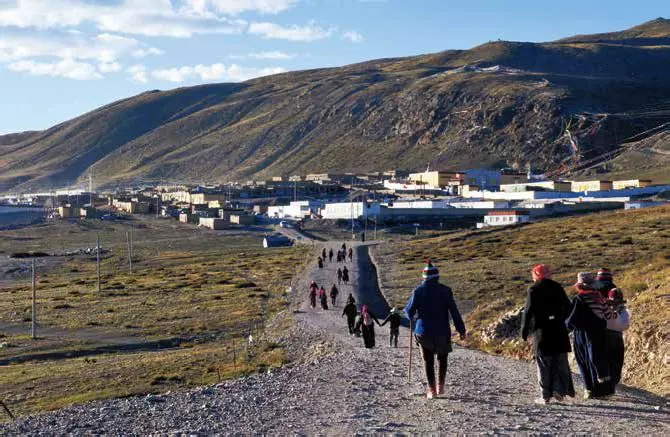 On the way back to Darchen