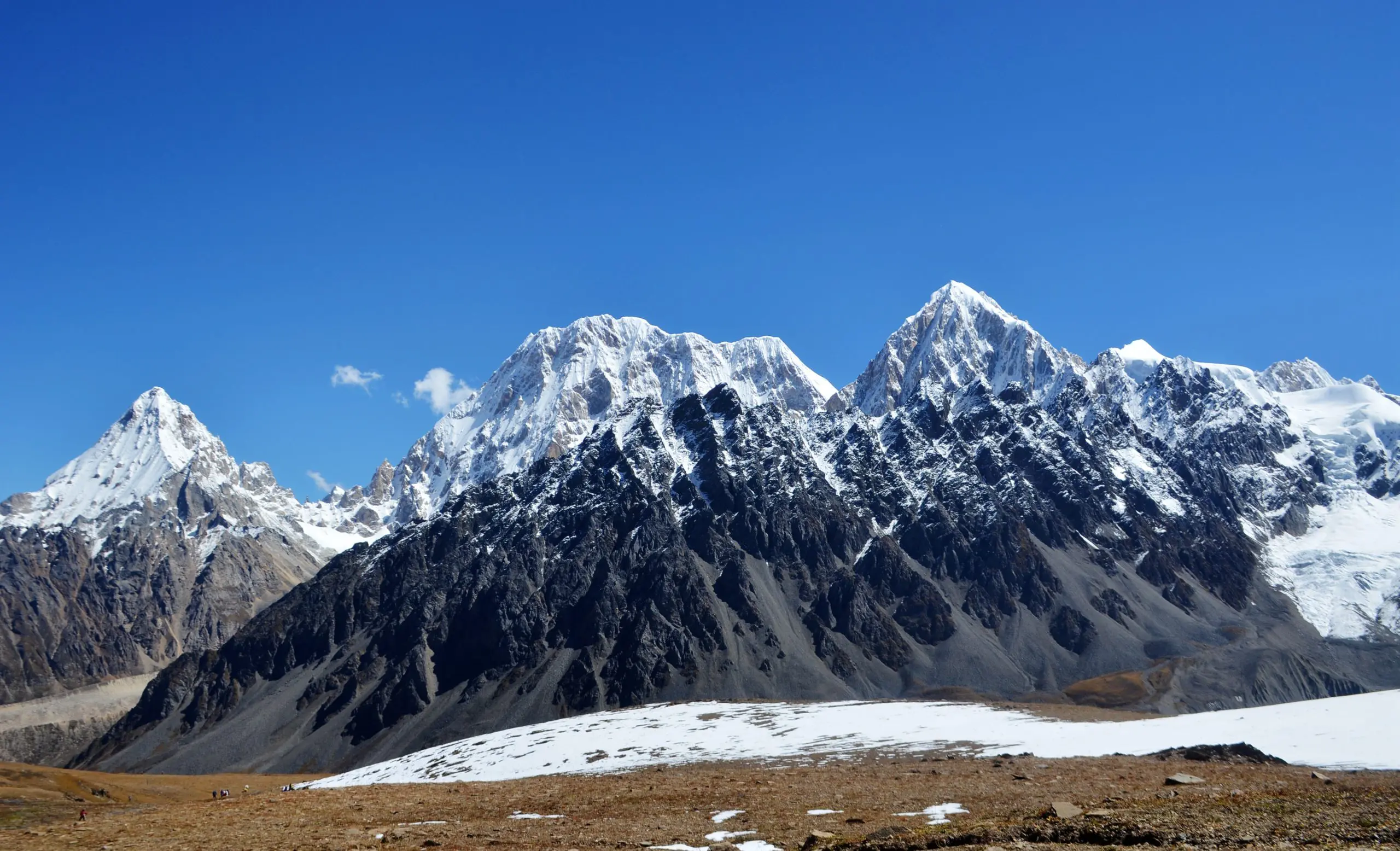 Trek to winter pasture Gongga