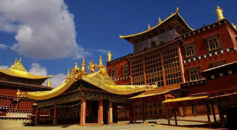 holy Ganden Sumtseling Monastery Shangri-la