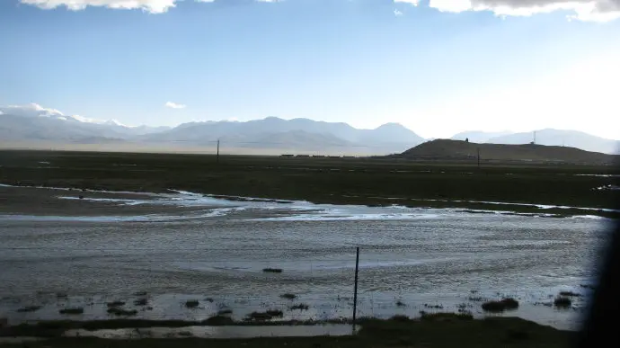 Trekking from Old Tingri