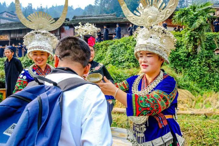 Typical welcome at Langde miao village