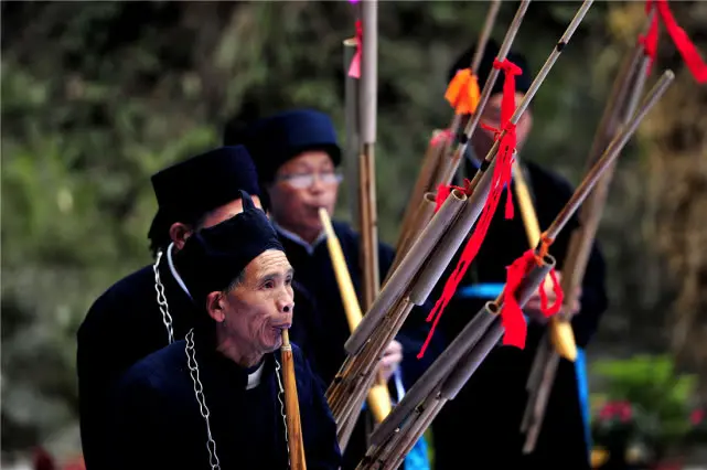 Guizhou Miao people playing lusheng