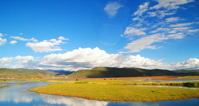 Shangri-la Napa Lake Yila Grassland