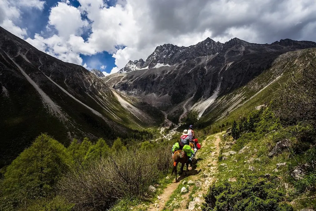 Trek up to the high pass