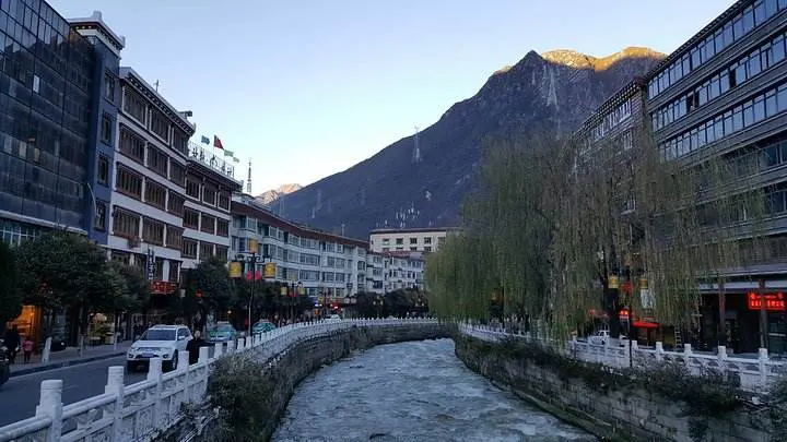Kangding City, Songs of the Mountains and Gateway to Kham Tibet