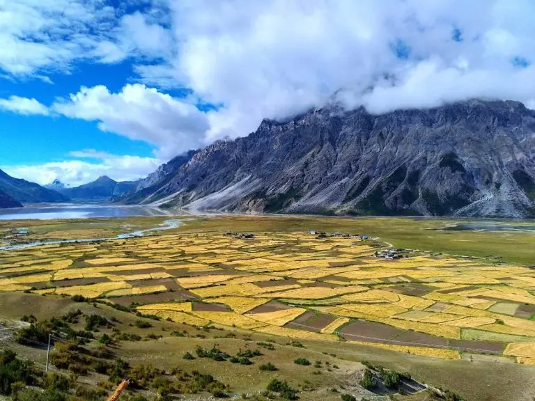 Pasho County in Tibet