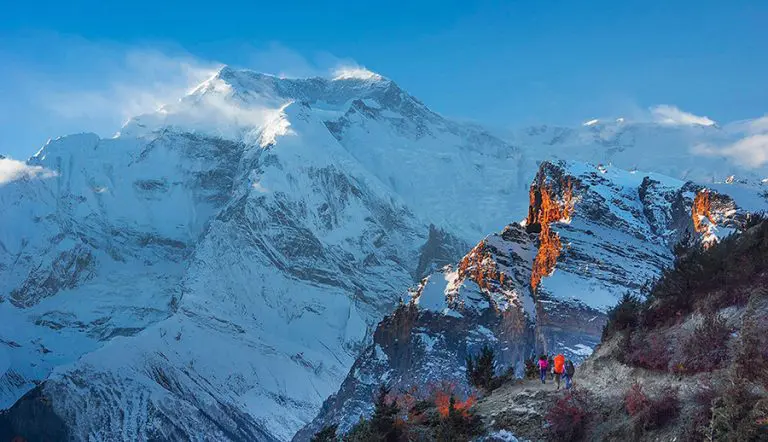 Snow-capped peaks Annapurna trek