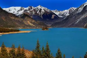 Rawok (Ranwu) Lake surrounded by glaciers and mountains on the Sichuan–Tibet Highway