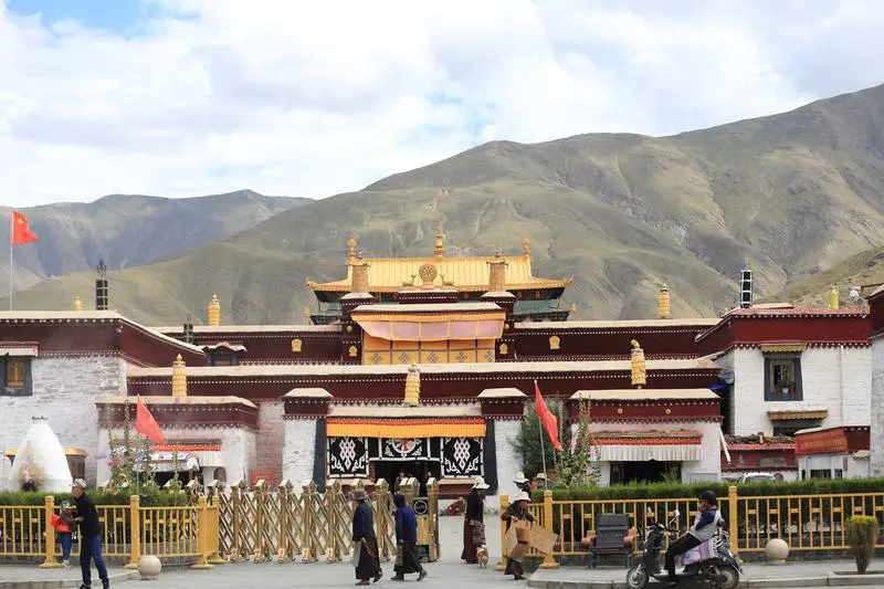 Outside of Tradruk Temple