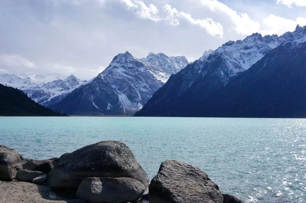 Xinluhai Lake on the drive from Ganzi to Dege