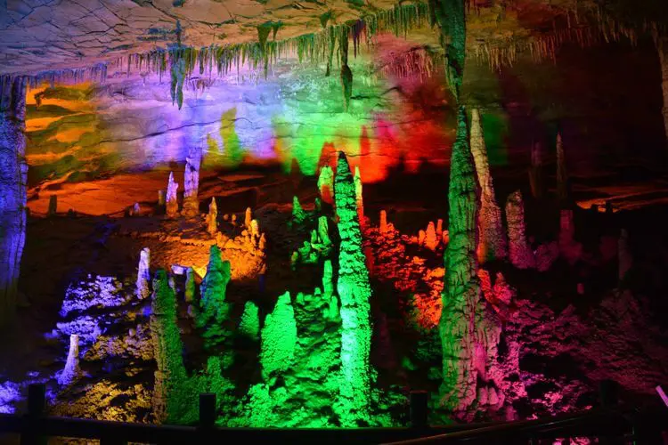 Huanglongdong - The Yellow Dragon Cave