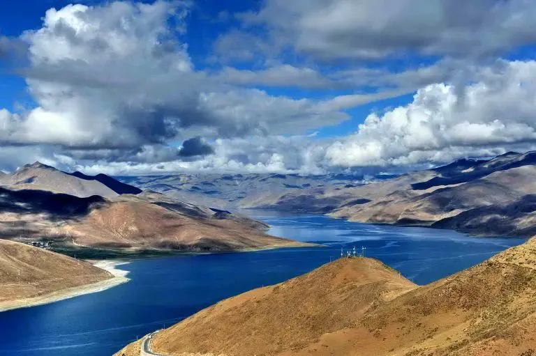 Yamdrok lake in Tibet