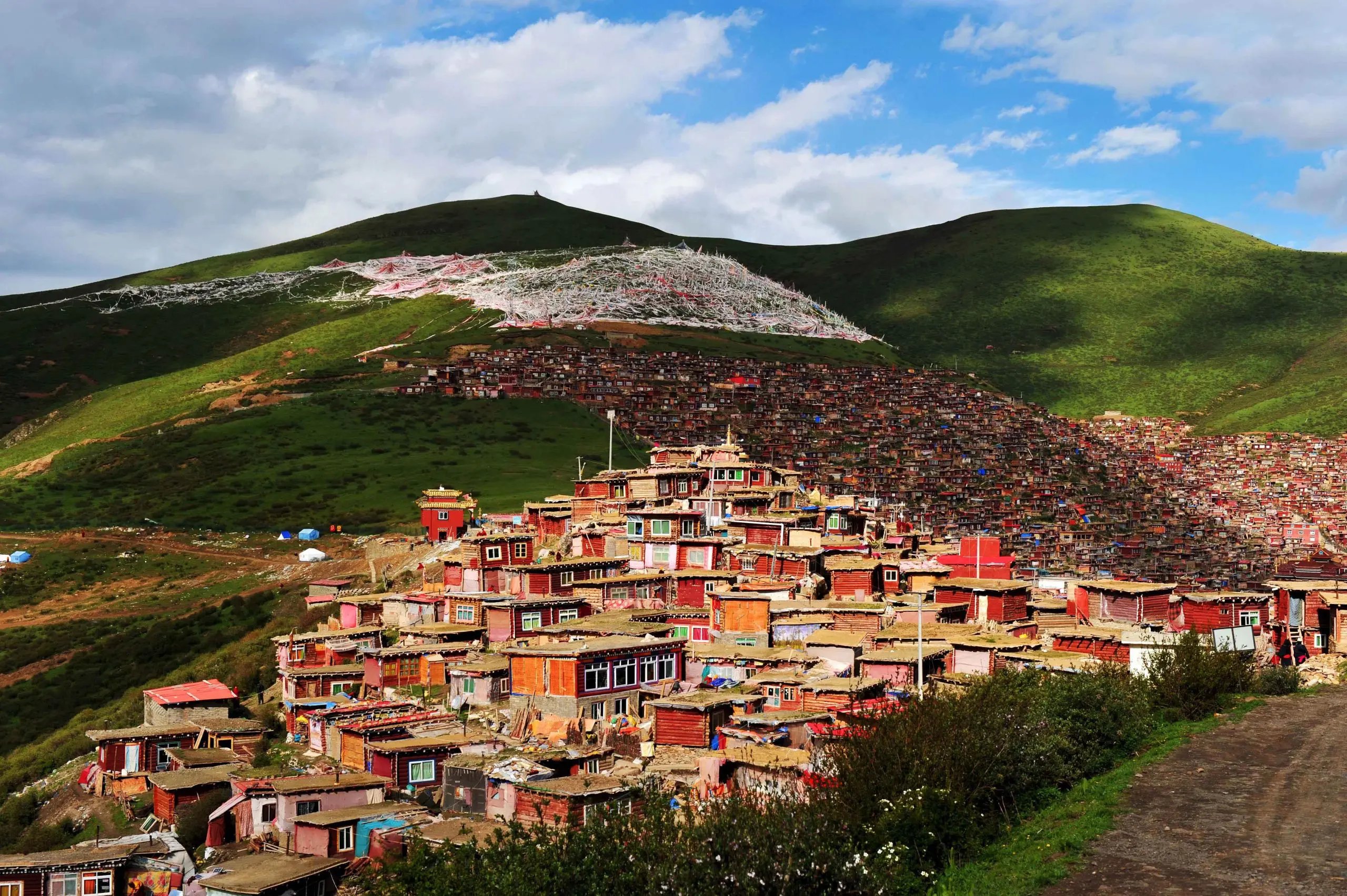 Sertar (Seda) Larung Gar, the biggest Buddhist Academy in Kham Tibet