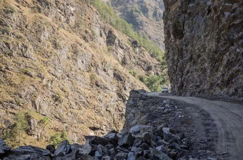 Kathmandu Gyirong unpaved road