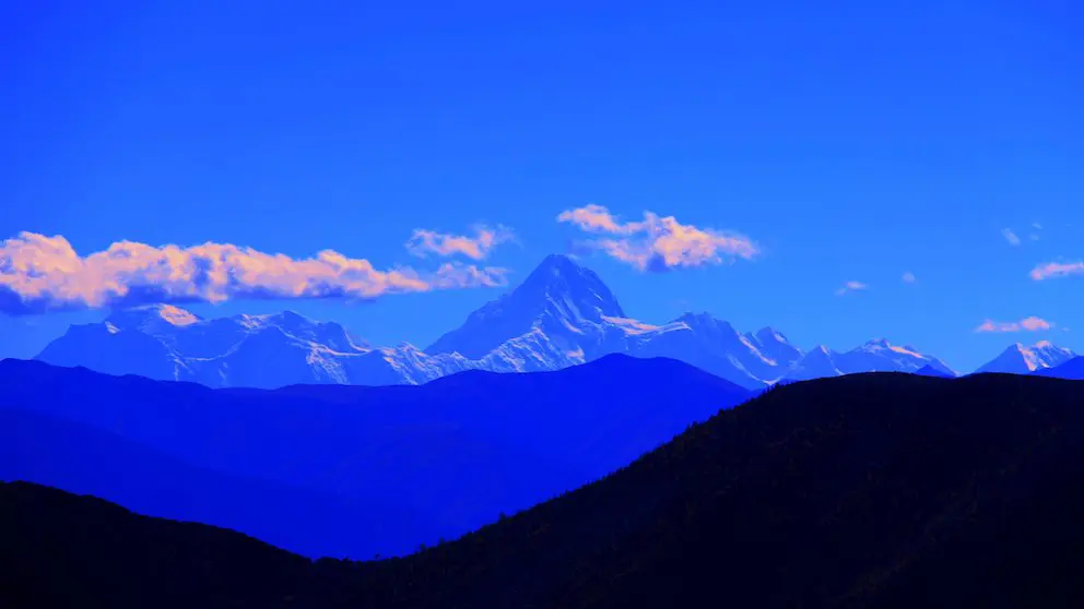 Snow mountains along the Southern route