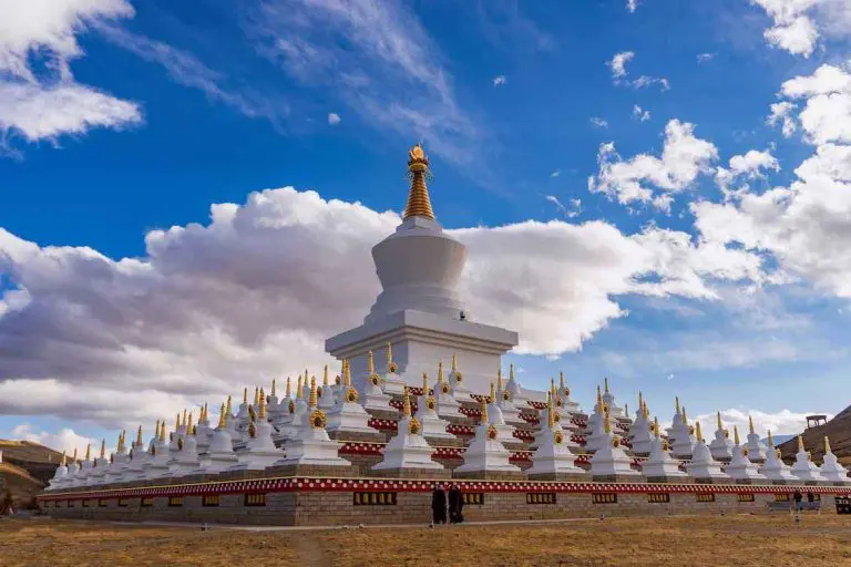 Daocheng White Pagoda