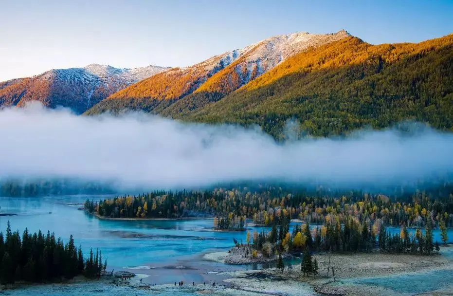 Autumn colors at Kanas Lake