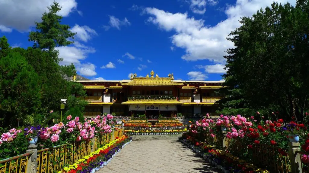 Norbulingka Summer Palace gardens – Lhasa attractions