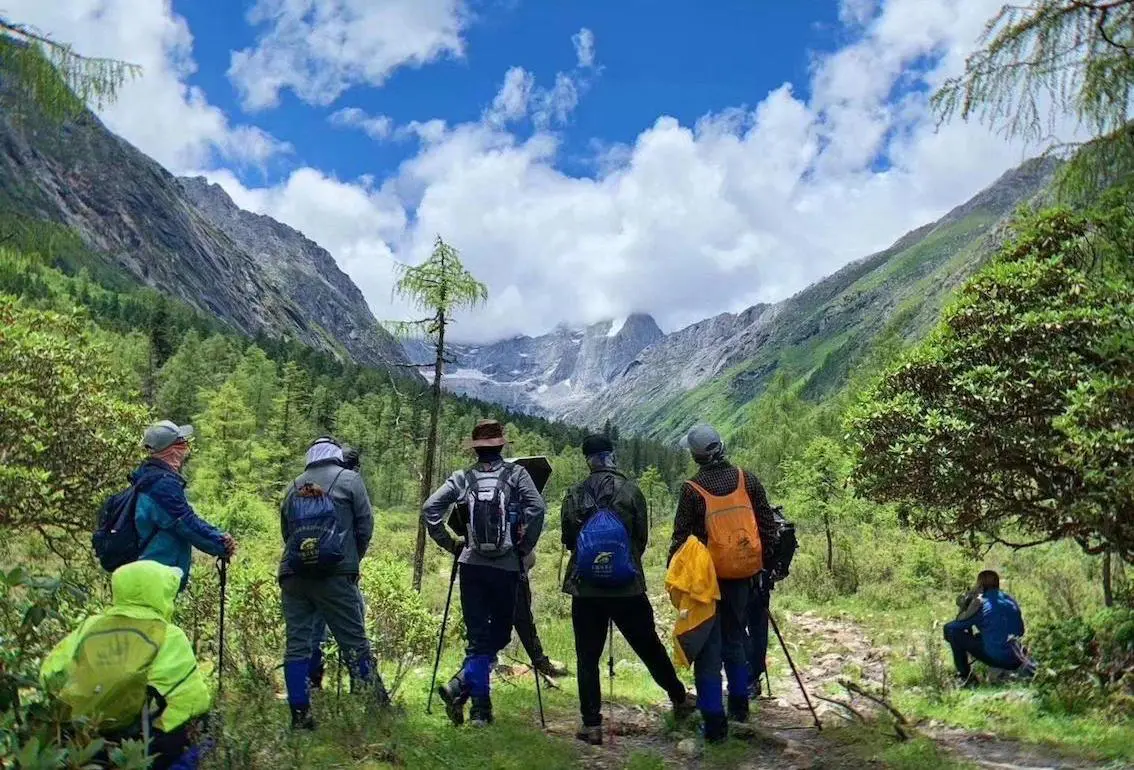 Day trekking in Mt Siguniang