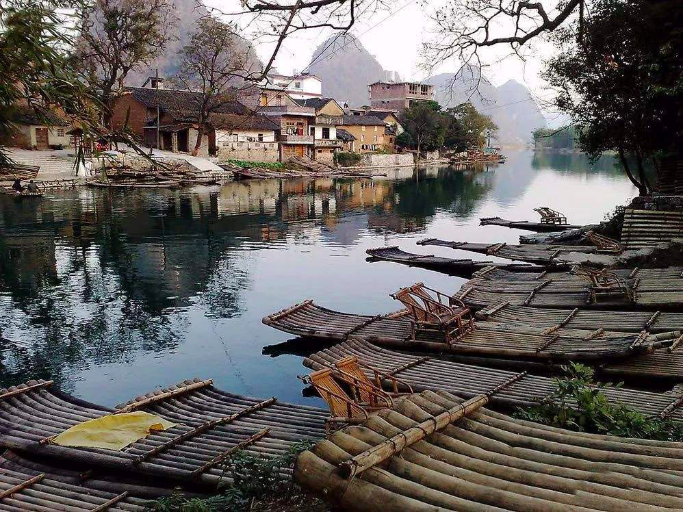 Bamboo raft at Xingping ancient town