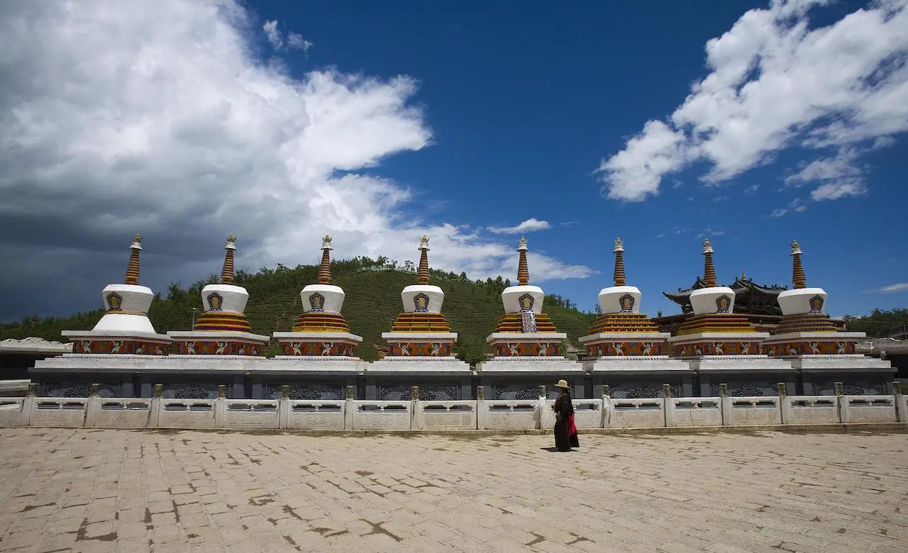 White pagodas at Ta’er (Kumbum) monastery