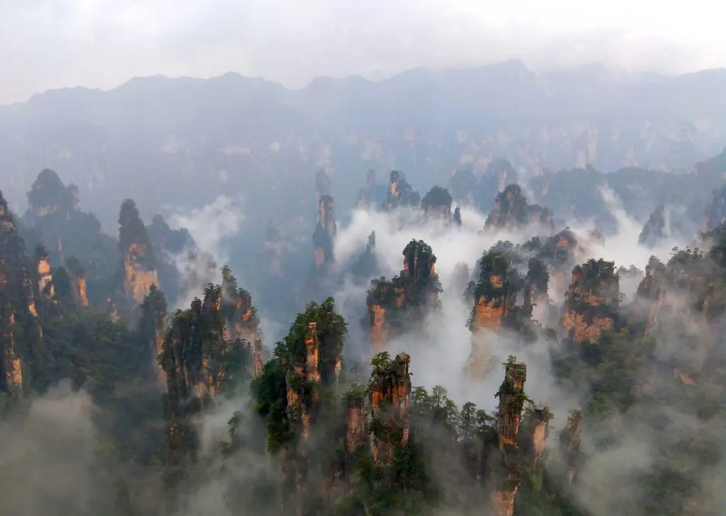 Zhangjiajie National Forest Park Tianzi Mountain sandstone peaks and panoramic viewpoints