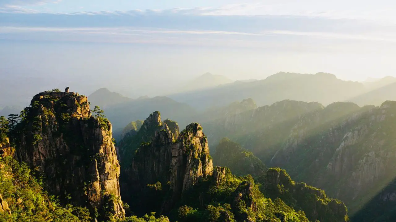 Hiking Trails on Mount Huangshan