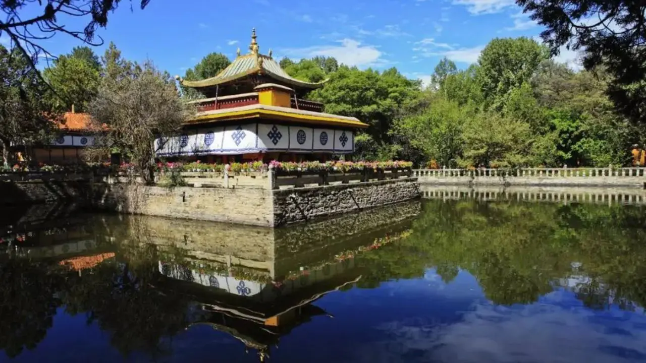 Key attractions at Norbulingka
