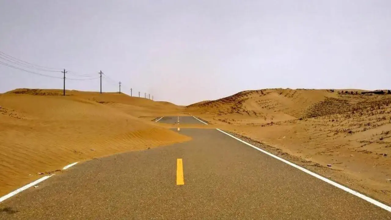 Taklamakan Desert Highway